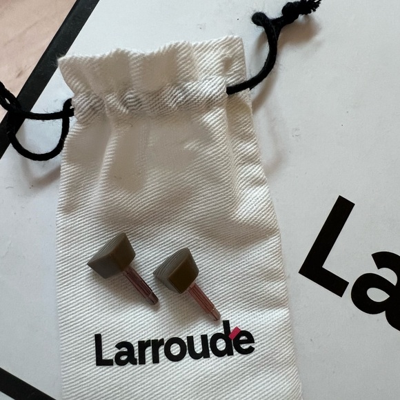 Larroude Gold Heels Elegant Shoes - Picture 4 of 6